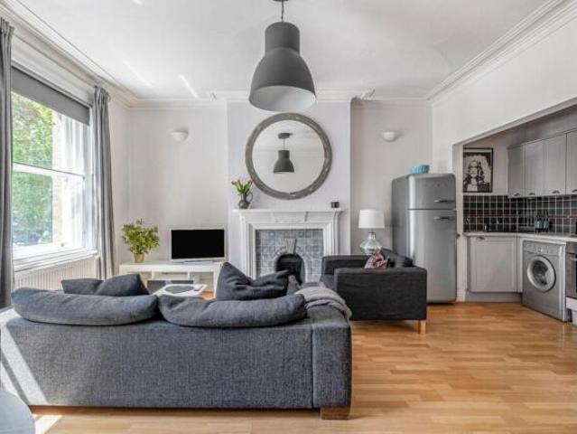 Flat for sale in West Hampstead, Greater London