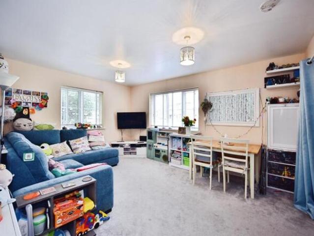 Flat for sale in Midway, Kent