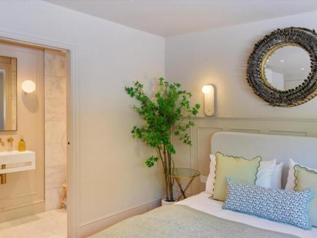 Flat for sale in Cat Hill