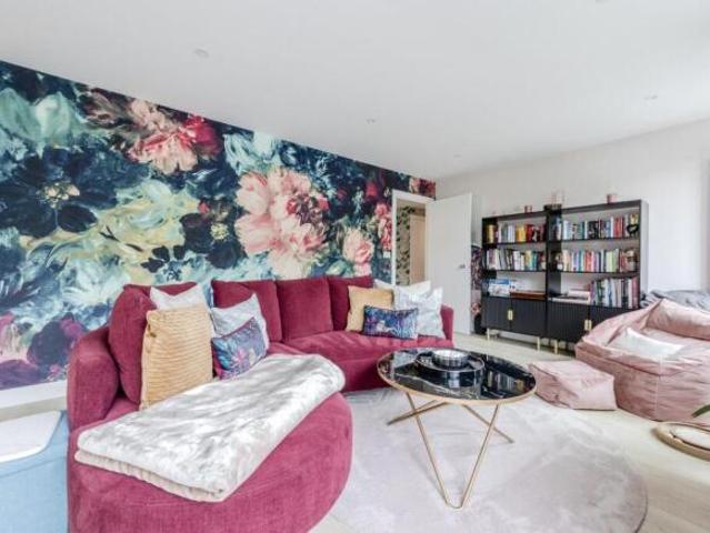 Flat for sale in Alton Barnes, Essex
