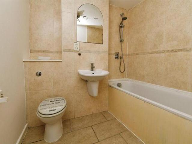 Flat for sale in Navestock Side