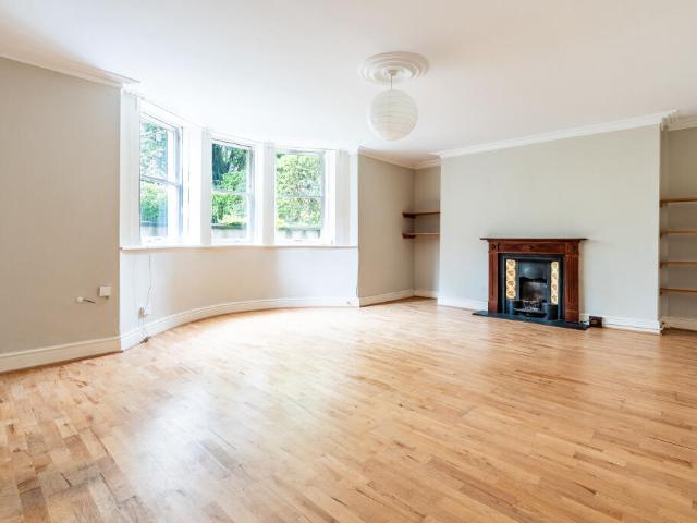 Flat for sale in Redland