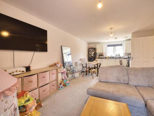 Flat for sale in Acol, Kent