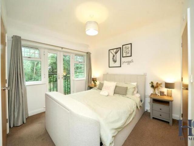 Flat for sale in Shirley, West Midlands