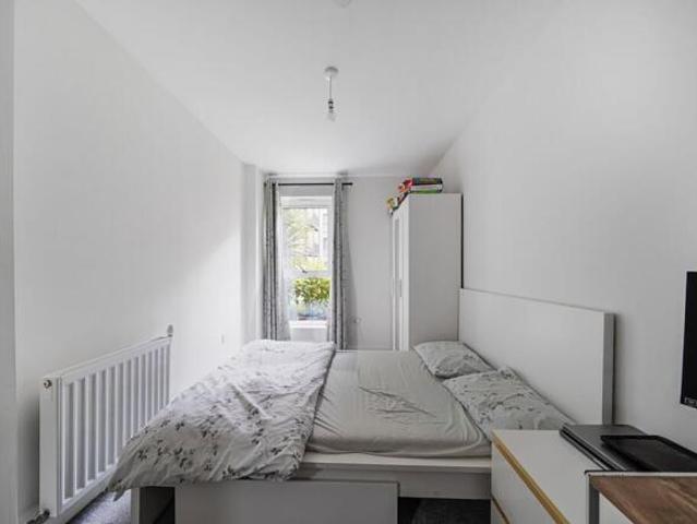 Flat for sale in Edgware, Greater London