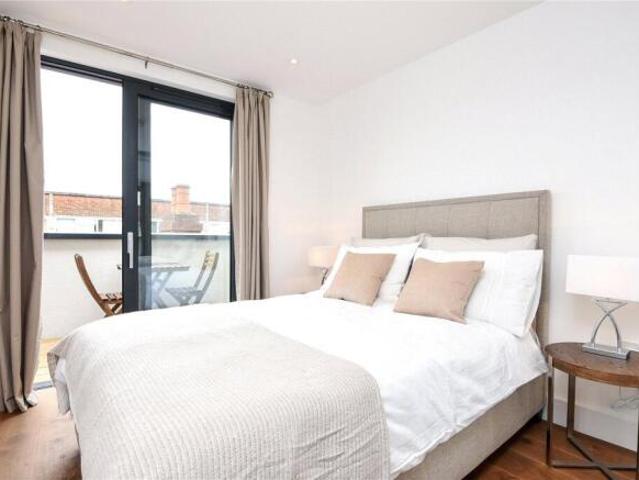 Flat for sale in Cat Hill, England