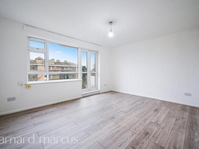Flat for sale in Southfields, Greater London