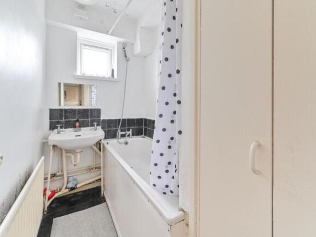Flat for sale in Cat Hill