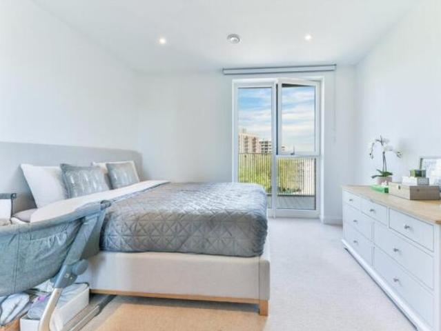Flat for sale in Cat Hill, England