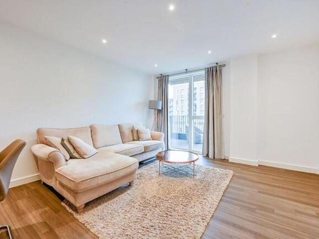 Flat for sale in Acton, Greater London