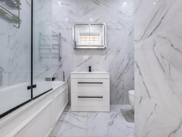 Flat for sale in Cat Hill
