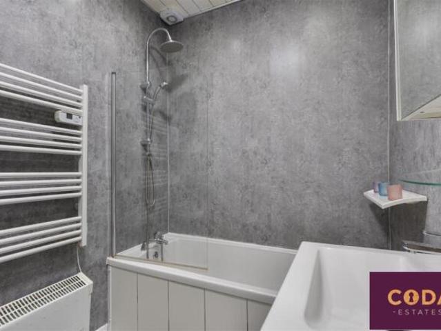 Flat for sale in Dennistoun, Scotland