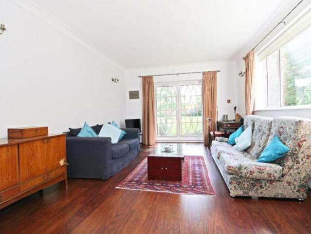 Flat for sale in Beckenham, Greater London