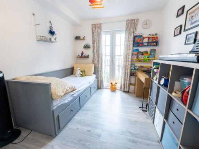Flat for sale in London Borough of Croydon, Shirley