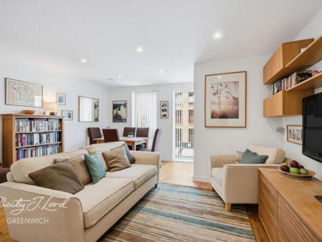 Flat for sale in Key Street, Suffolk