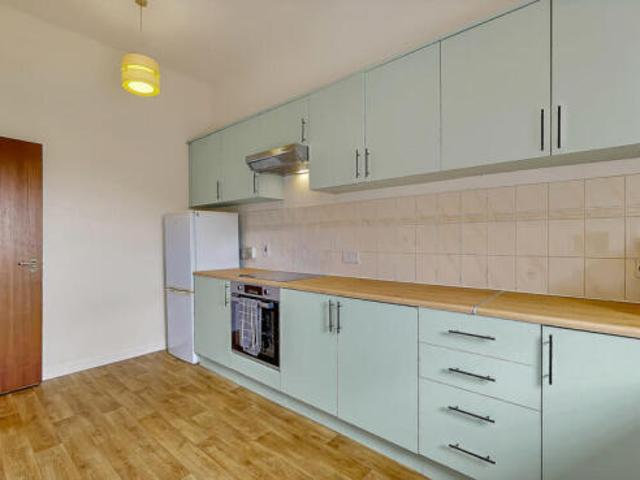 Flat for sale in Hillhead, Scotland