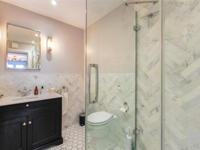 Flat for sale in Wimbledon, Greater London
