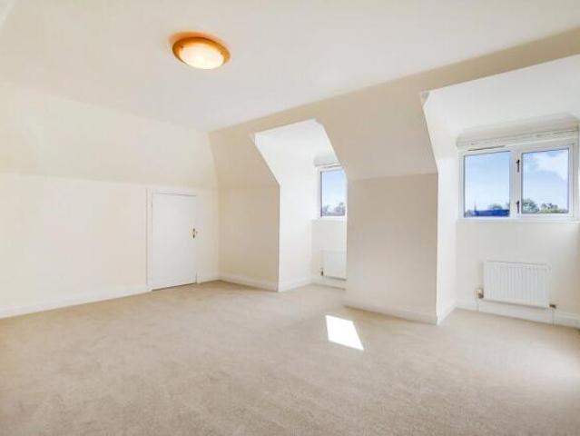Flat for sale in Wimbledon, Greater London
