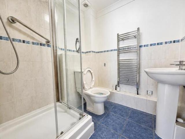 Flat for sale in Bassett, City Of Southampton