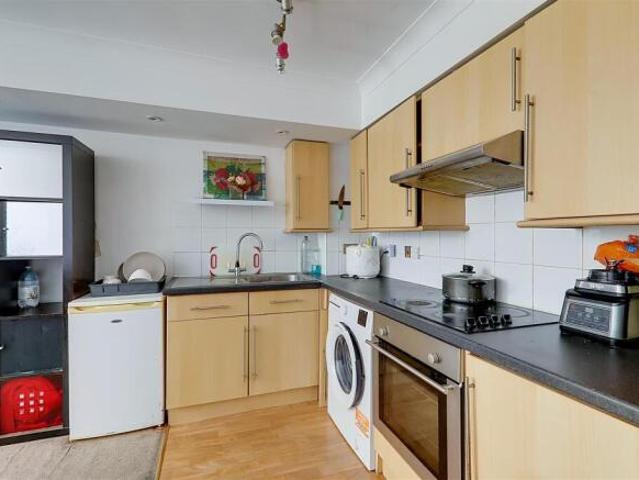 Flat for sale in Hampshire