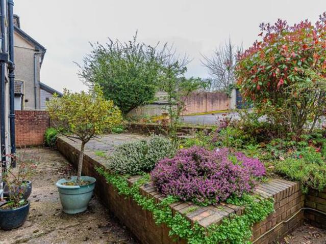 Flat for sale in Roath, Wales