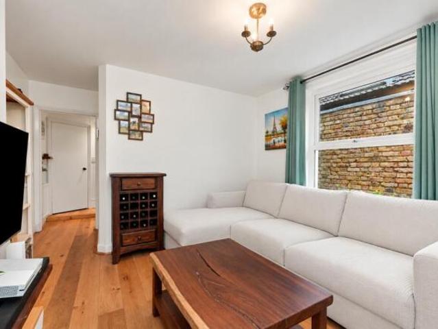 Flat for sale in London Borough of Wandsworth, Greater London