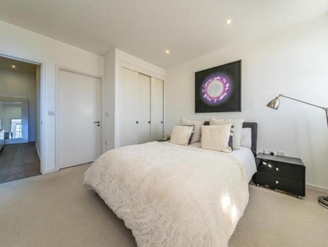 Flat for sale in Cat Hill