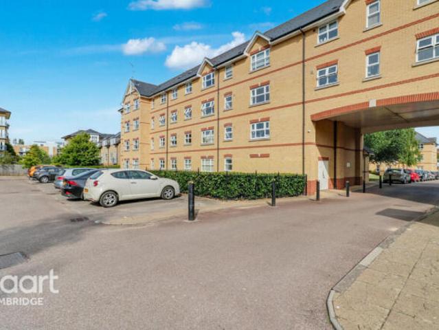 Flat for sale in Arbury, Cambridgeshire