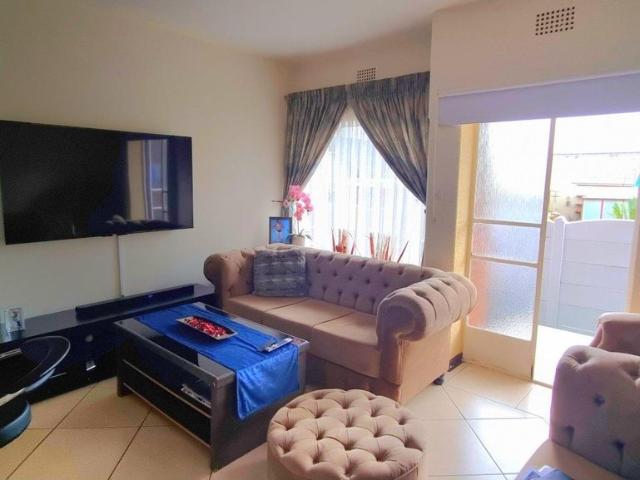 Flat for sale in Roodepoort