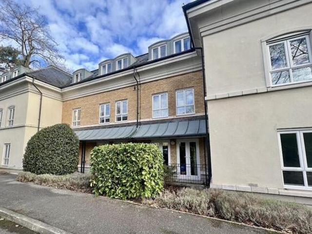 House for sale in Horsell, Woking
