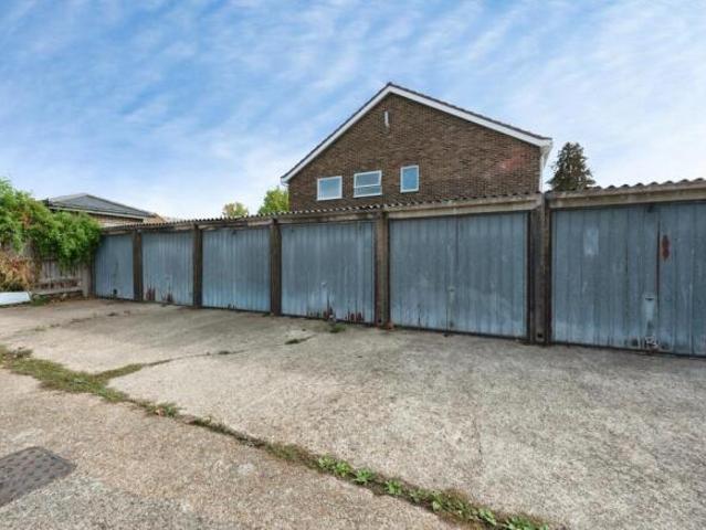 Flat for sale in Twickenham, Greater London