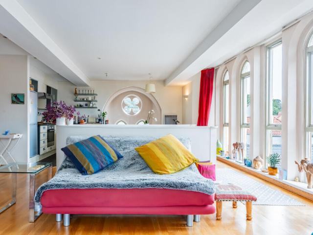 Flat for sale in Redland