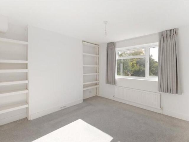 Flat for sale in Wimbledon, Greater London