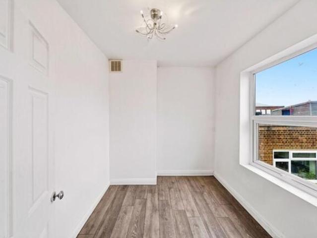 Flat for sale in Woolwich, Greater London