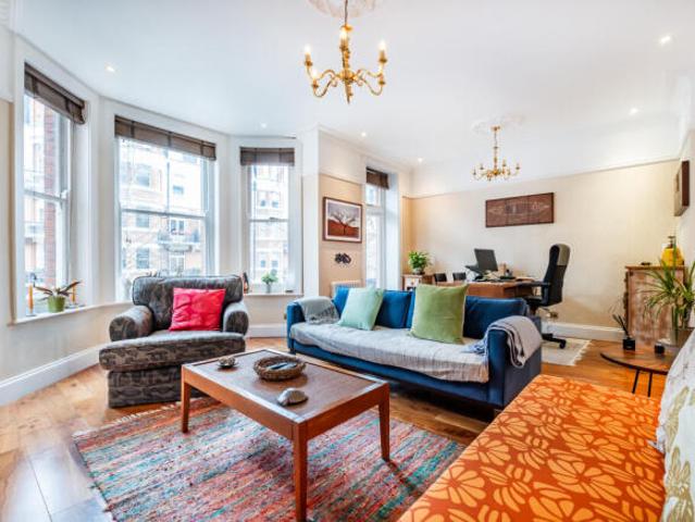 Flat for sale in Cat Hill