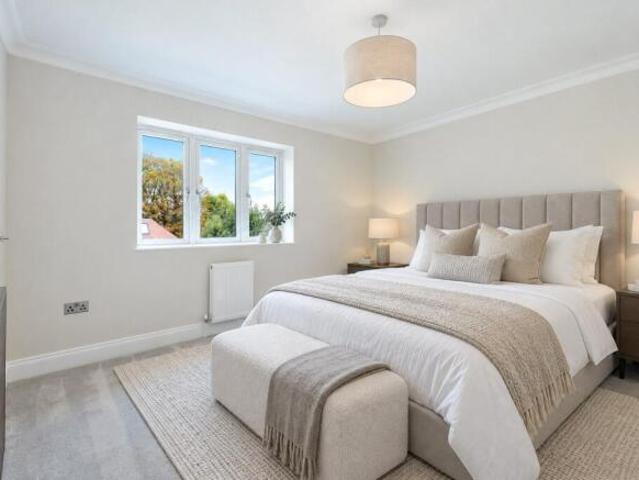 Flat for sale in Cheam, Greater London