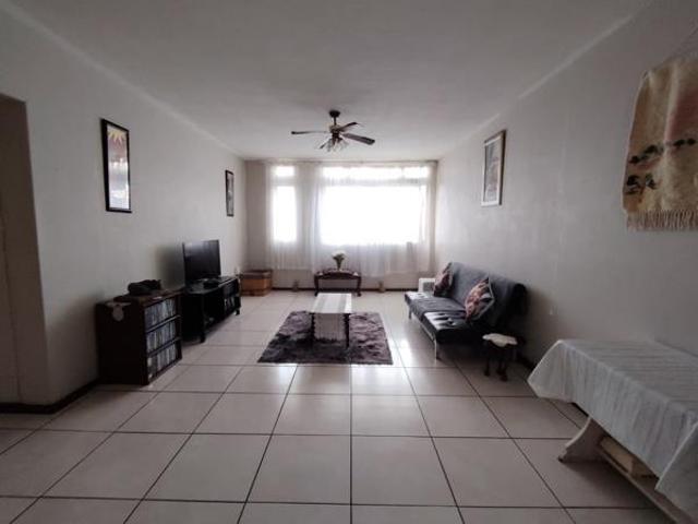 Flat for sale in Seaview, Kwazulu-natal