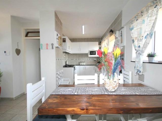 Flat for sale in Seaview, Kwazulu-natal