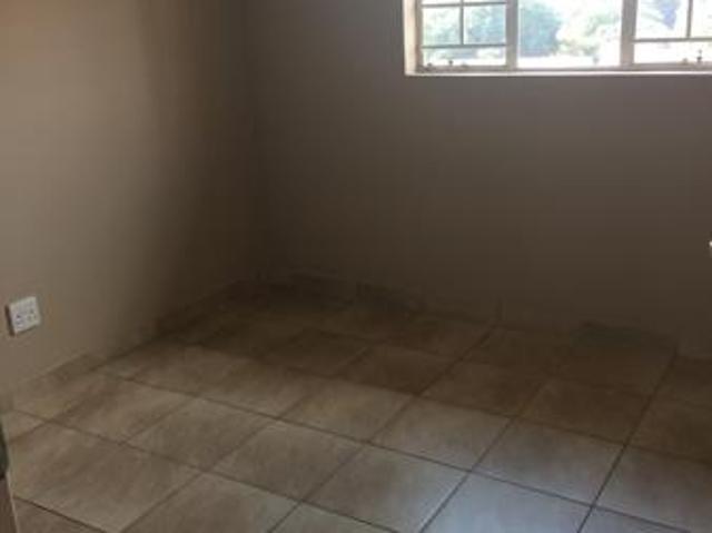 Flat for rent in Waterkloof, Gauteng