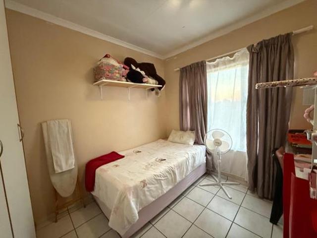 Flat for sale in UMhlathuze Municipality, Kwazulu-natal