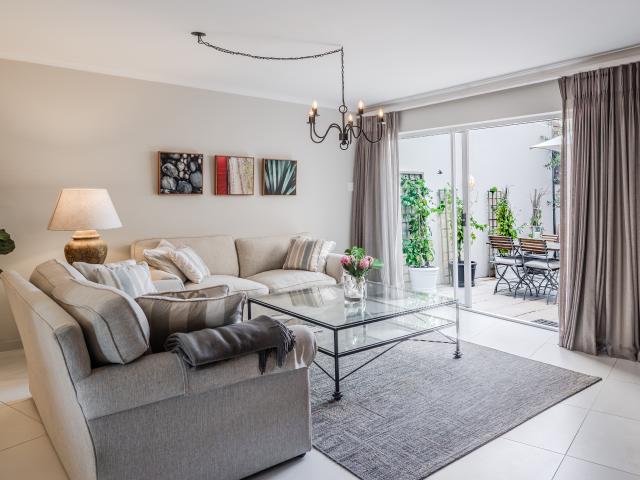 Flat for rent in Bantry Bay, Cape Town
