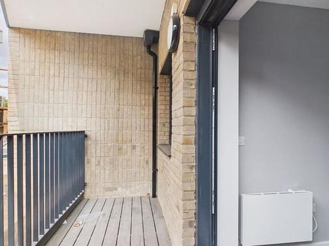 Apartment for rent in Thames View, Greater London