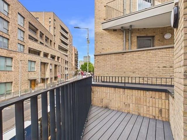 Apartment for rent in Thames View, Greater London