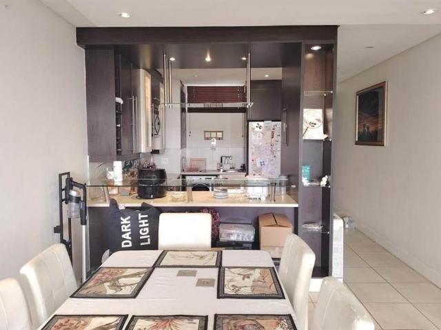 Flat for sale in Johannesburg, East