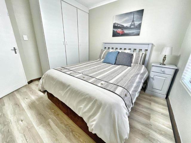 Flat for sale in Johannesburg, East