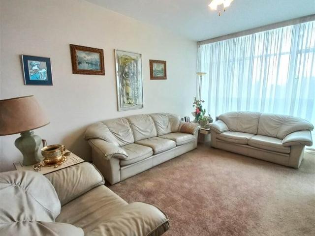 Flat for sale in Johannesburg, East