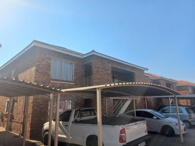 Flat for sale in Hartbeespoort Dam Nature Reserve, North West