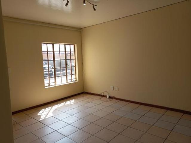 Flat for sale in Hartbeespoort Dam Nature Reserve, North West