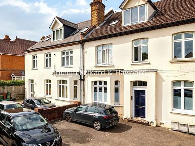 Apartment for rent in Shortlands, Greater London