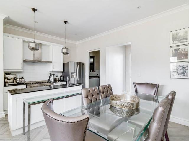 Flat for sale in Johannesburg, North & Sandton
